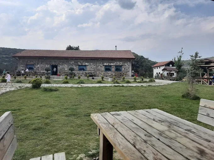 Bahçeden taş restoranımıza bakış